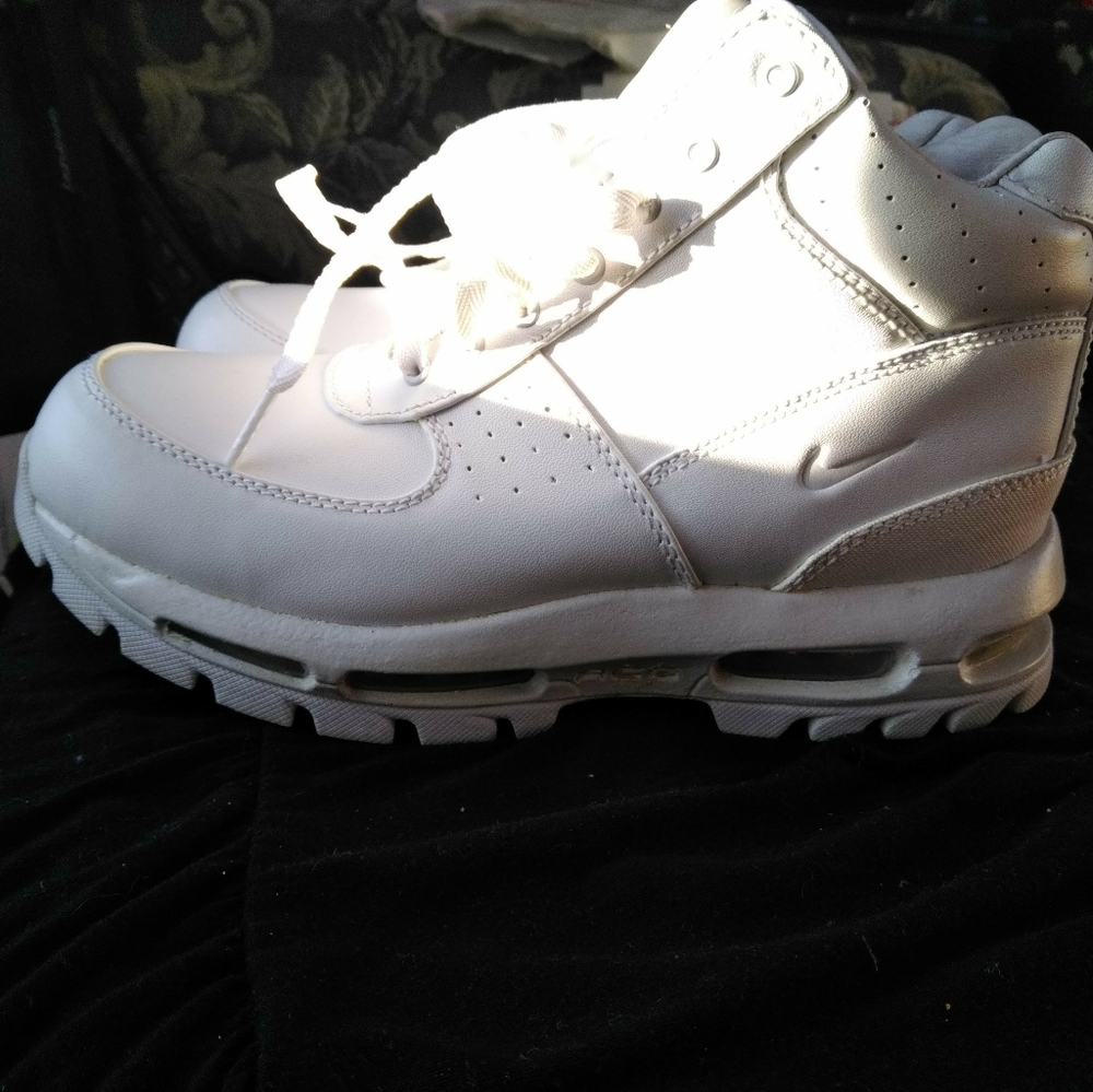 NIKE AIR  EUC Youth SZ 7 Nikes ExCELLENT